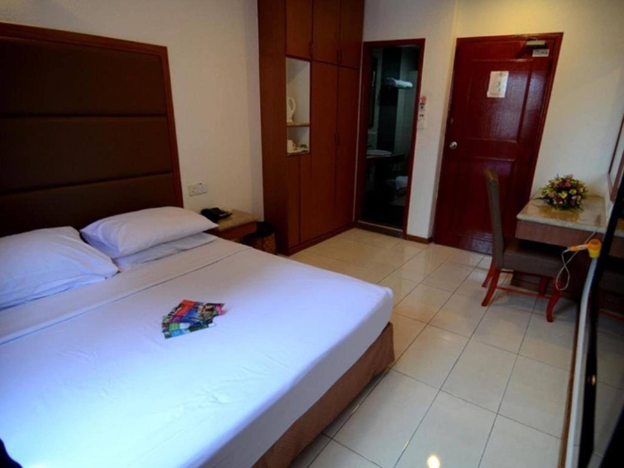 Crystal Lodge Kota Bharu Bagian luar foto