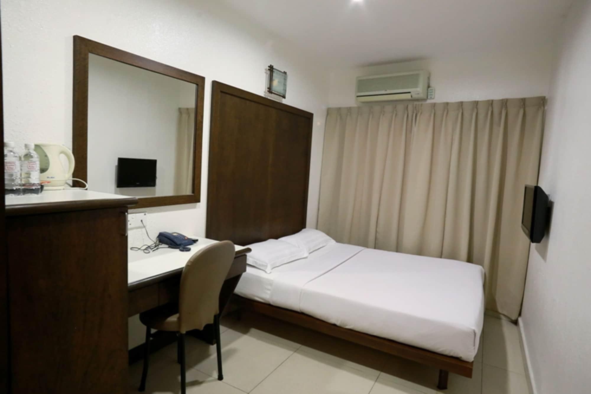 Crystal Lodge Kota Bharu Bagian luar foto