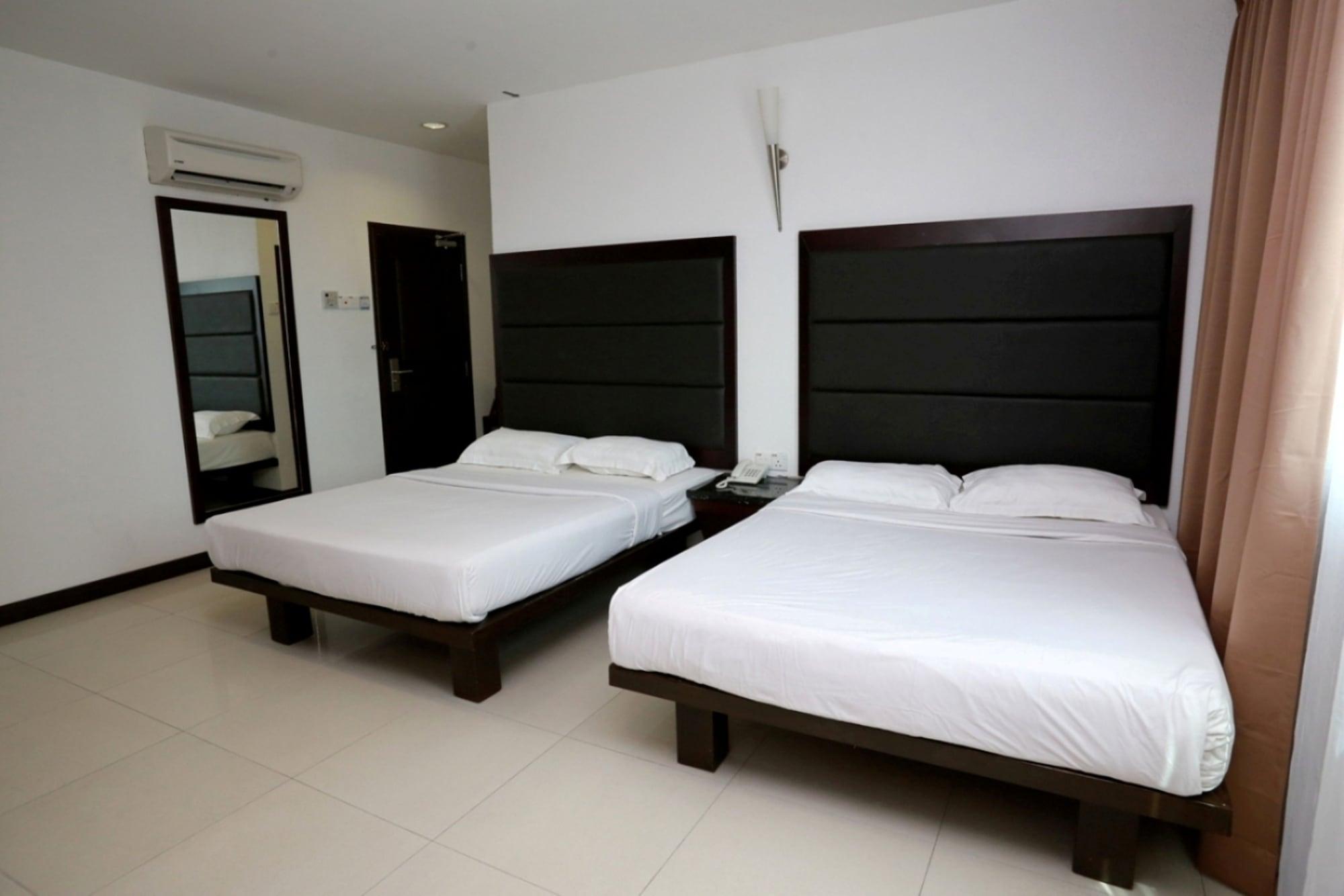 Crystal Lodge Kota Bharu Bagian luar foto