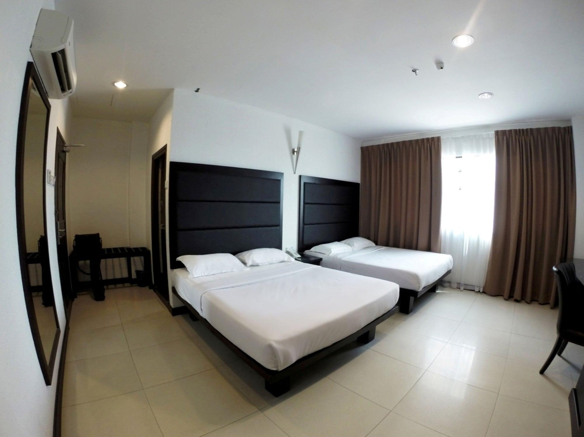 Crystal Lodge Kota Bharu Bagian luar foto