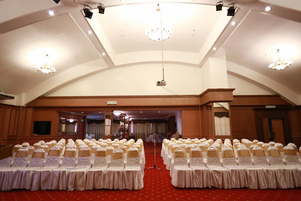 Crystal Lodge Kota Bharu Bagian luar foto