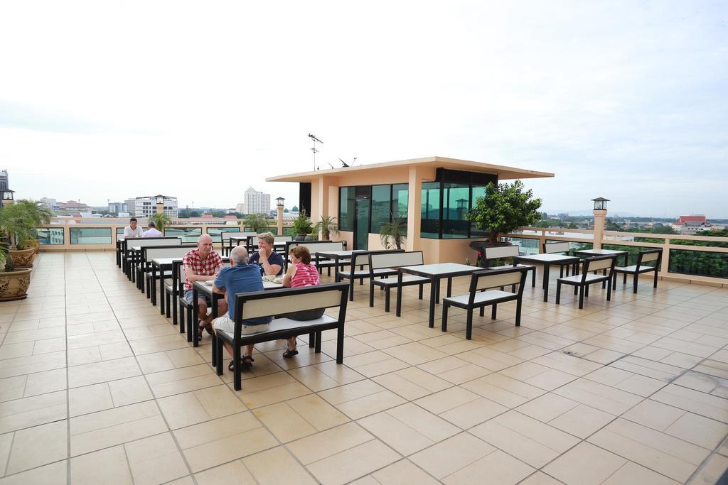 Crystal Lodge Kota Bharu Bagian luar foto