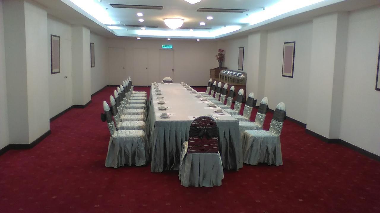 Crystal Lodge Kota Bharu Bagian luar foto