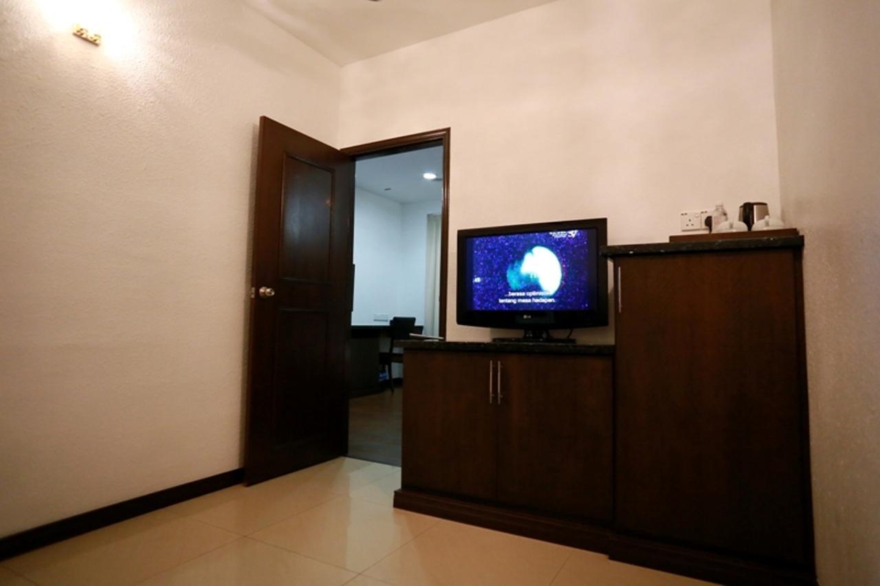 Crystal Lodge Kota Bharu Bagian luar foto