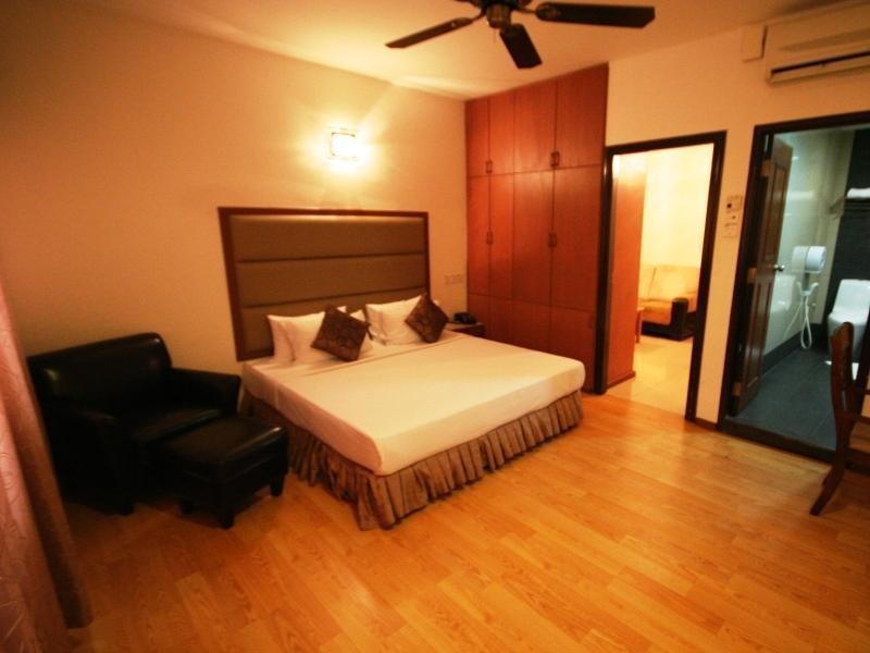 Crystal Lodge Kota Bharu Bagian luar foto