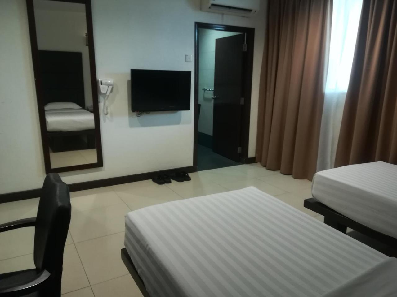 Crystal Lodge Kota Bharu Bagian luar foto