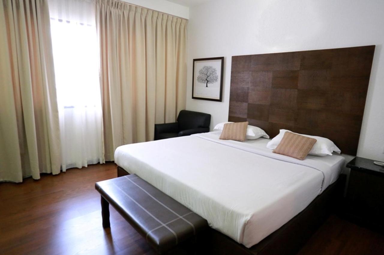 Crystal Lodge Kota Bharu Bagian luar foto