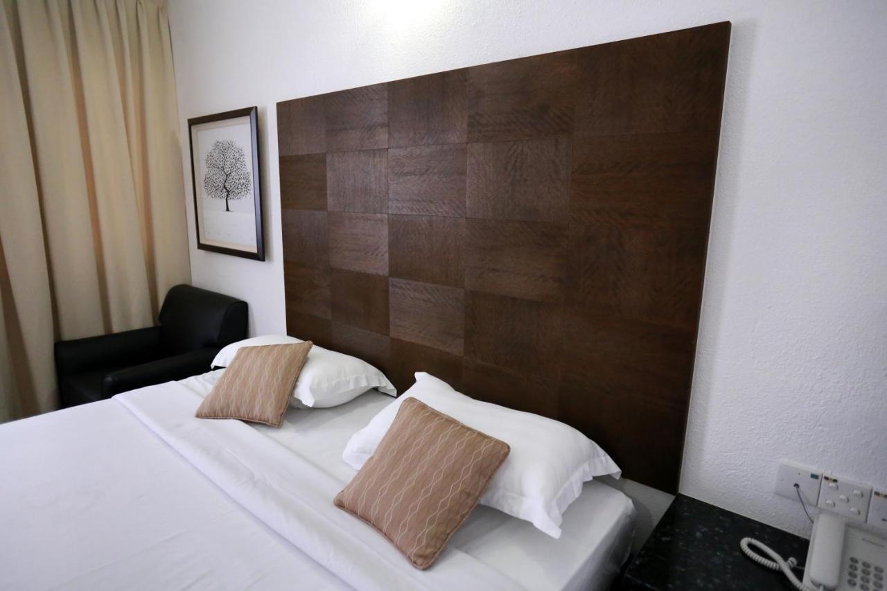 Crystal Lodge Kota Bharu Bagian luar foto